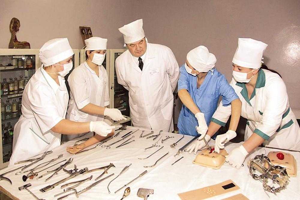 5 учебных центров, в которых можно пройти медкурсы без медобразования